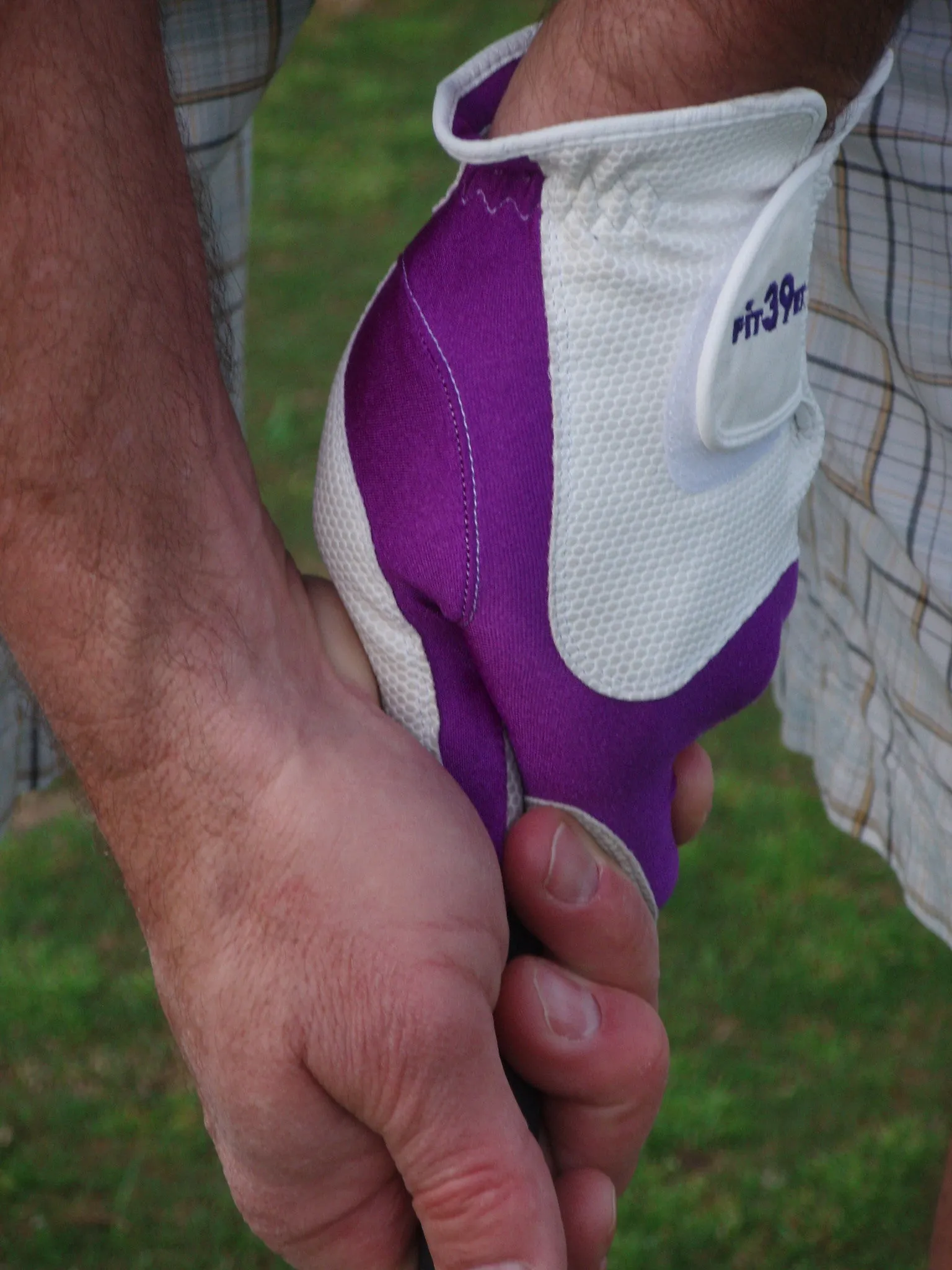 FIT39 Golf Glove - White/Black (Right-Hand)