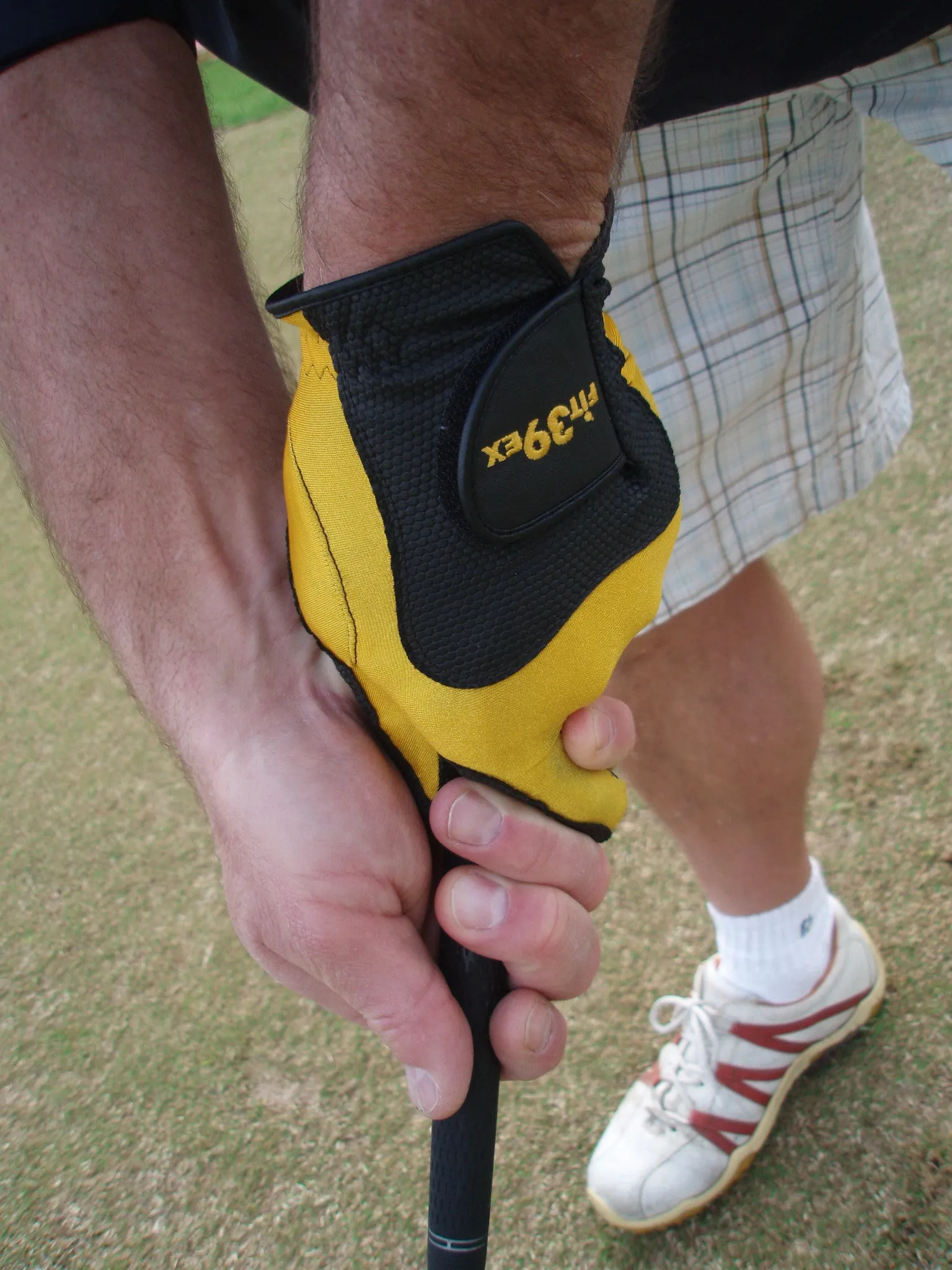 FIT39 Golf Glove - White/Black (Right-Hand)