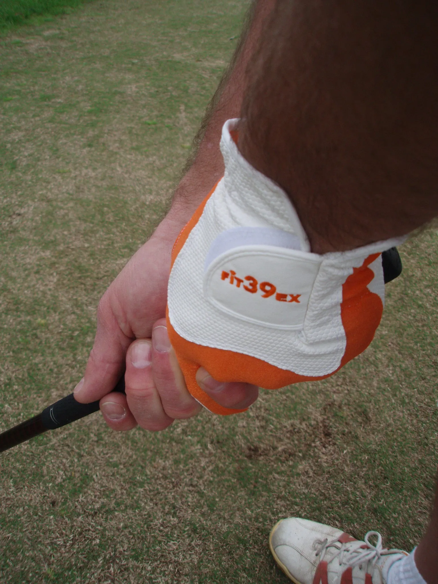FIT39 Golf Glove - White/Black (Right-Hand)