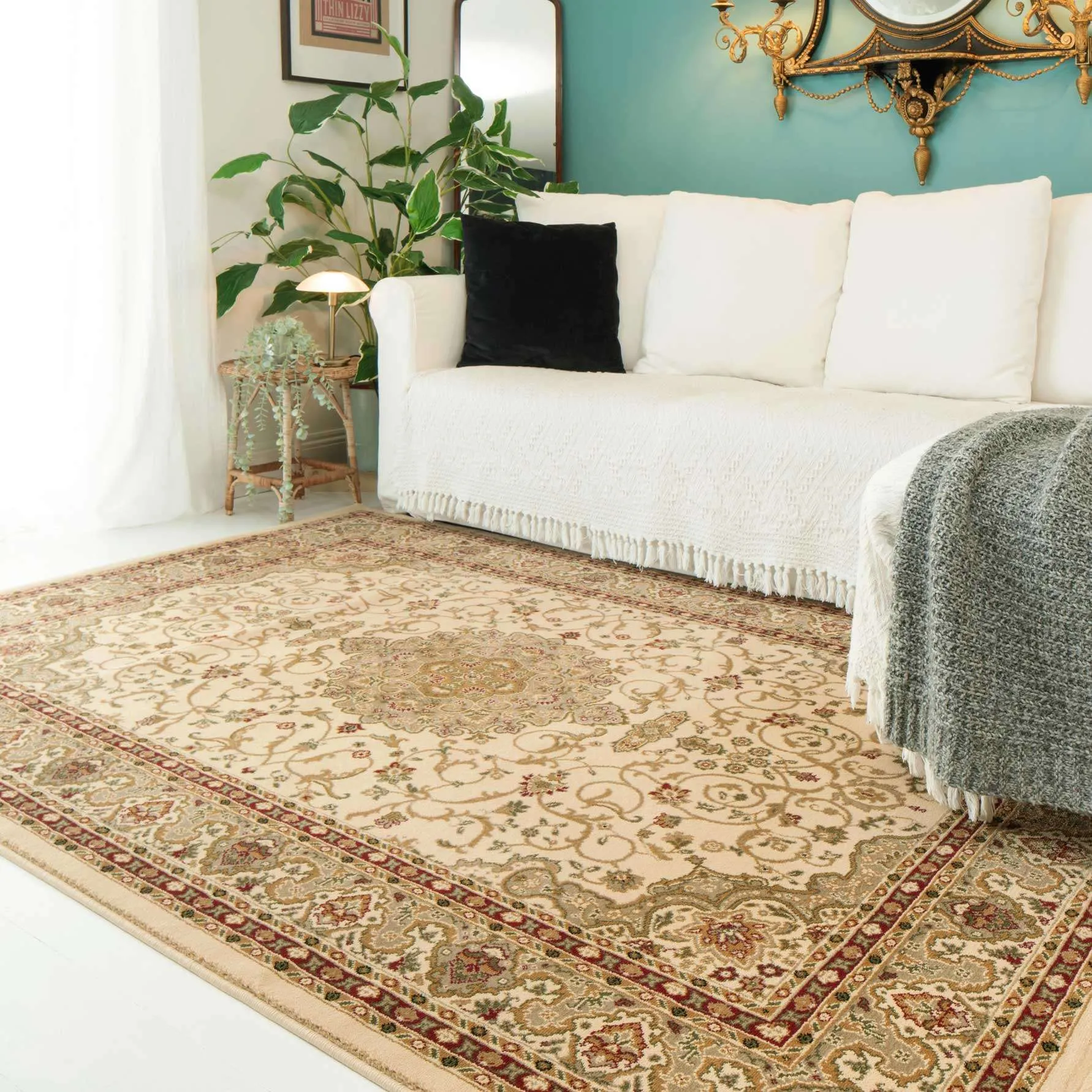 Traditional Cream Bordered Rug
