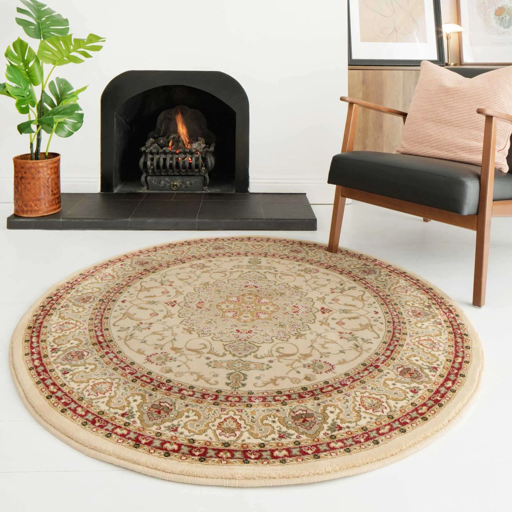 Traditional Cream Bordered Rug