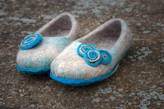Wool for wet felting. Bright turquoise
