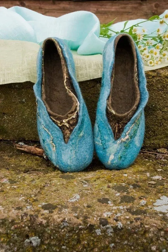 Wool for wet felting. Bright turquoise